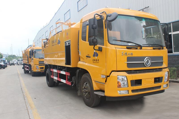 東風(fēng)天錦聯(lián)合疏通車(chē)順利交付客戶(hù)